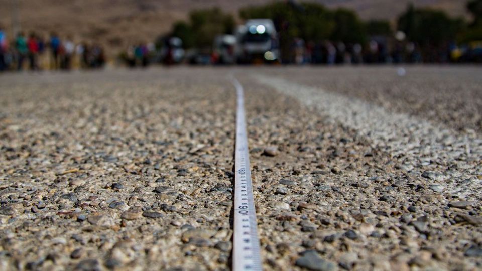 جابجایی رکورد کشیدن تریلی با فک و دندان