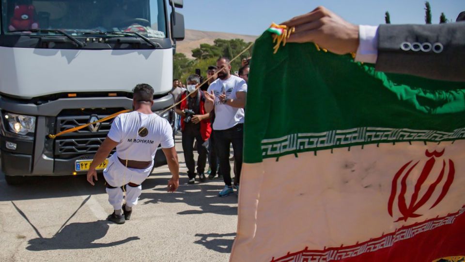 جابجایی رکورد کشیدن تریلی با فک و دندان