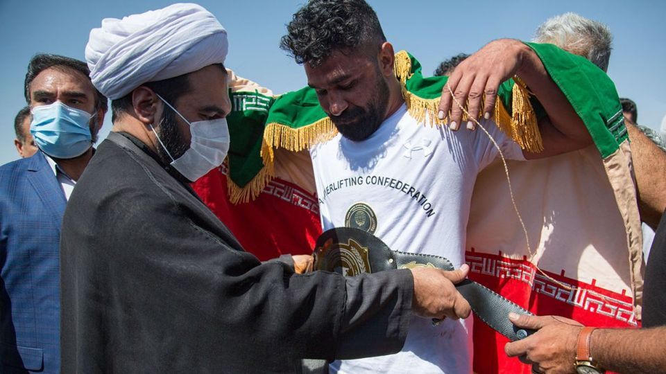 جابجایی رکورد کشیدن تریلی با فک و دندان