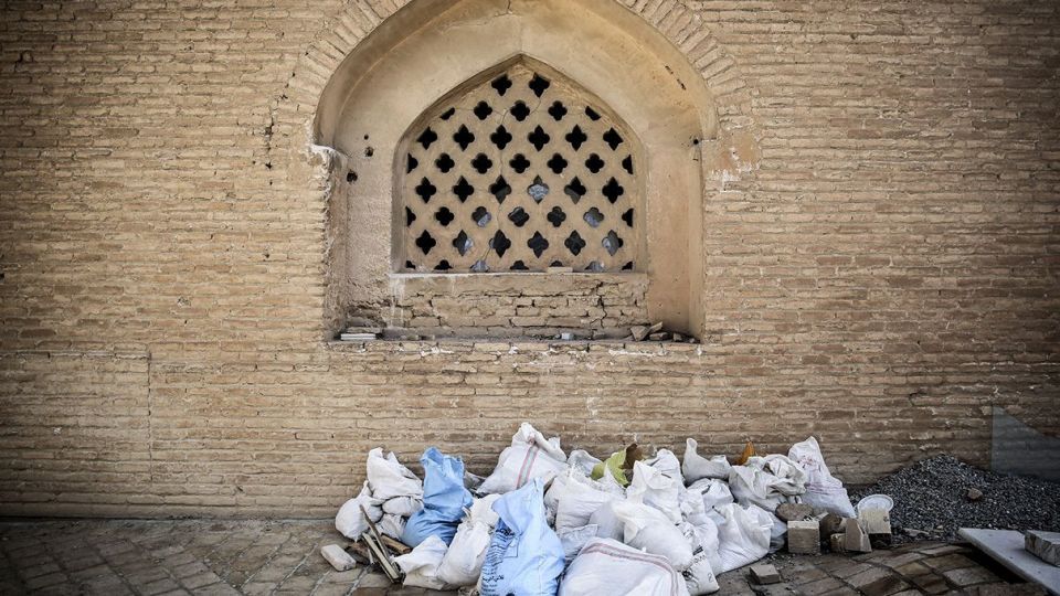 پشت پرده میدان امام اصفهان