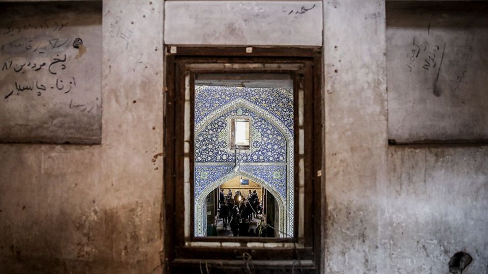 پشت پرده میدان امام اصفهان