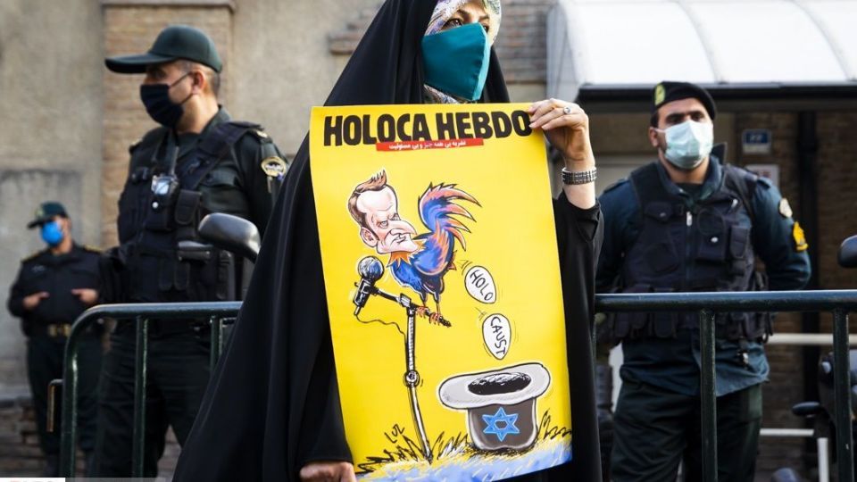 اعتراض به مکر ماکرون