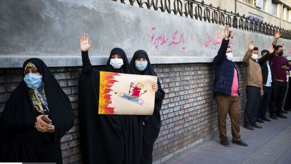 اعتراض به مکر ماکرون