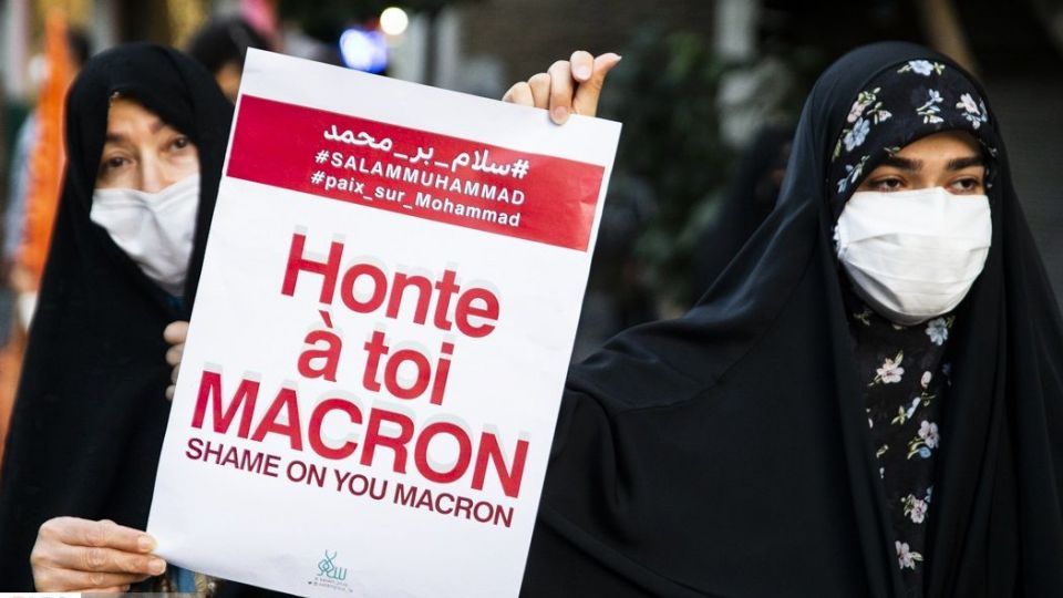 اعتراض به مکر ماکرون