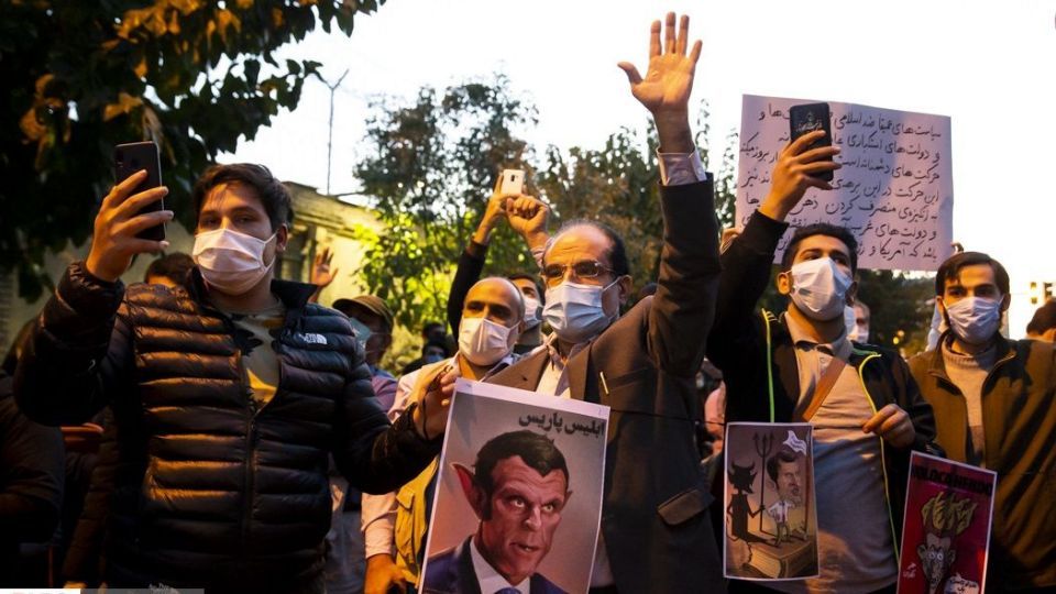 اعتراض به مکر ماکرون