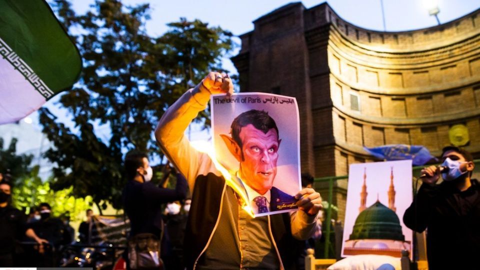 اعتراض به مکر ماکرون