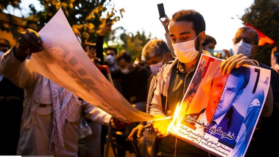 اعتراض به مکر ماکرون