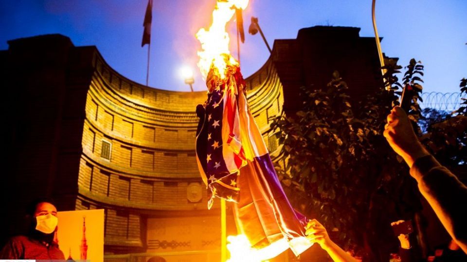 اعتراض به مکر ماکرون