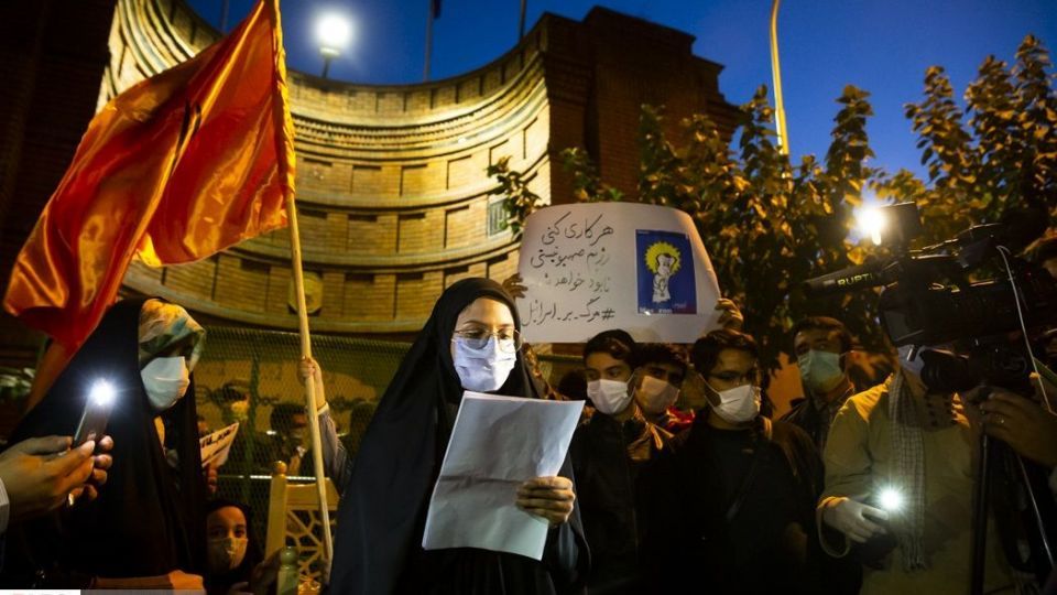 اعتراض به مکر ماکرون