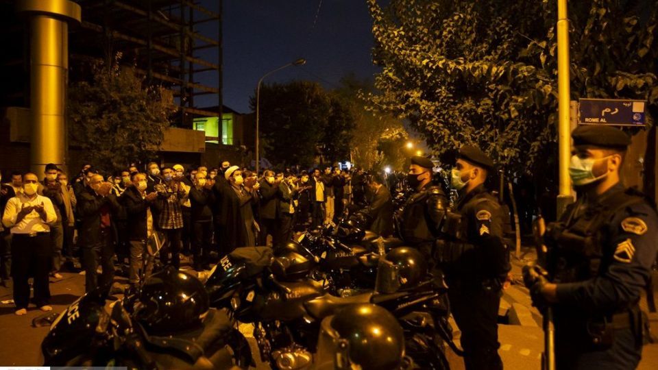 اعتراض به مکر ماکرون