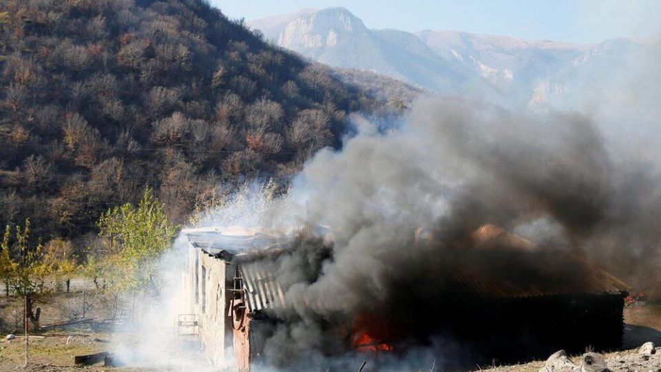 ارمنی‌های ساکن قره‌باغ خانه‌های خود را آتش زدند