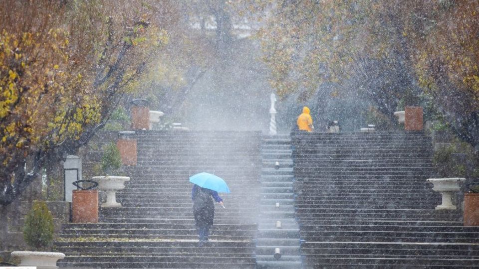 بارش برف پاییزی در شمال تهران