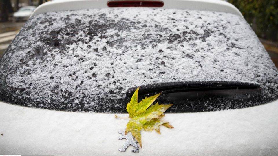 بارش برف پاییزی در شمال تهران