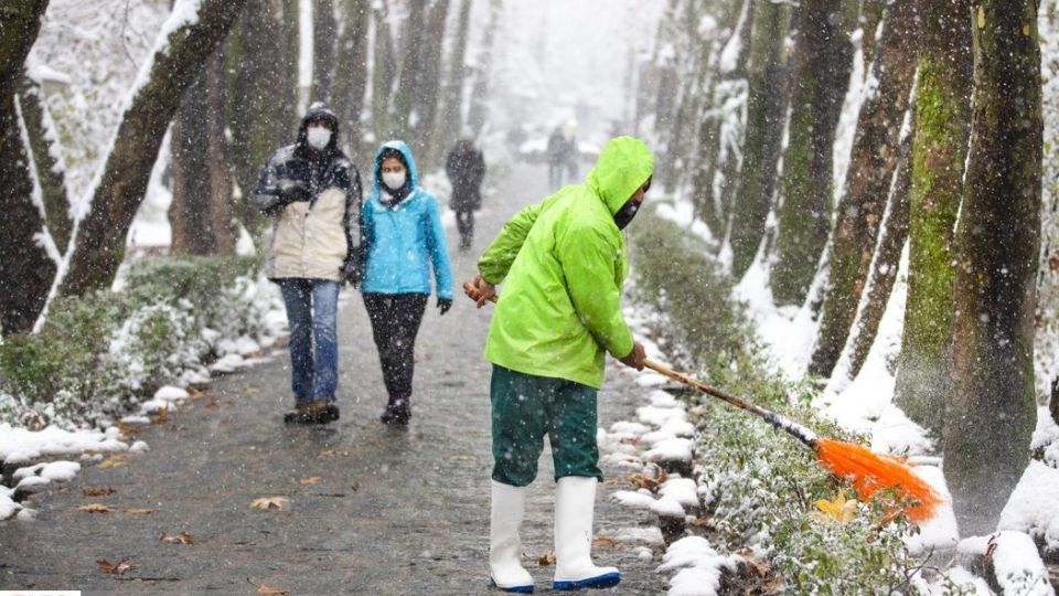 بارش برف پاییزی در شمال تهران