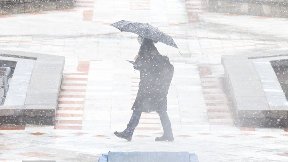 بارش برف پاییزی در شمال تهران