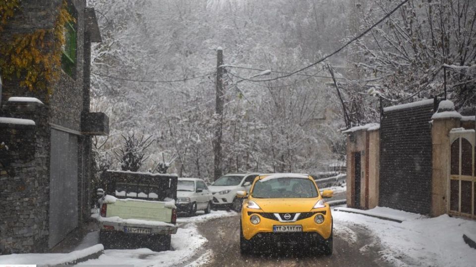 بارش برف پاییزی در شمال تهران