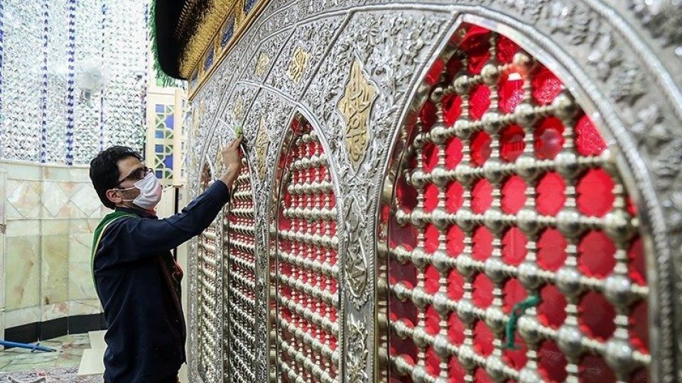 آیین غبار روبی ضریح امامزاده موسی مبرقع