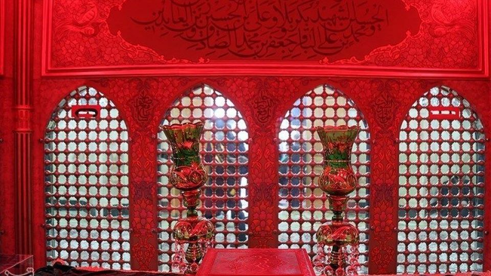 آیین غبار روبی ضریح امامزاده موسی مبرقع