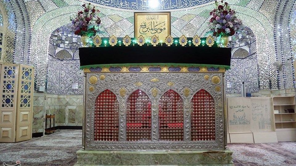 آیین غبار روبی ضریح امامزاده موسی مبرقع