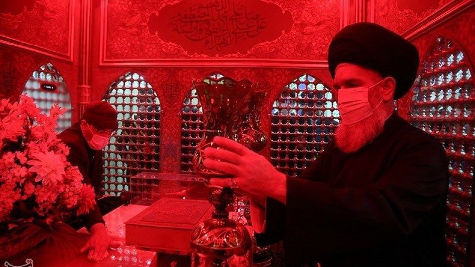 آیین غبار روبی ضریح امامزاده موسی مبرقع