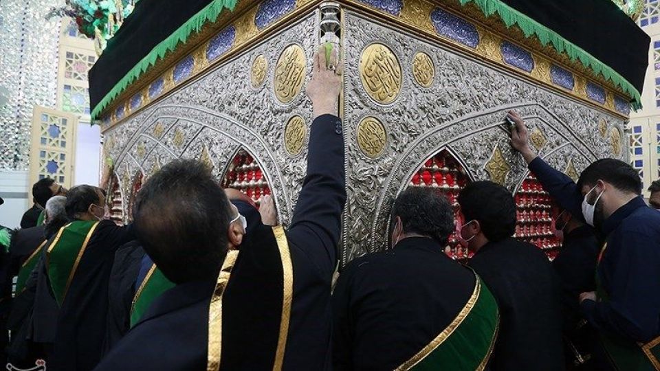 آیین غبار روبی ضریح امامزاده موسی مبرقع