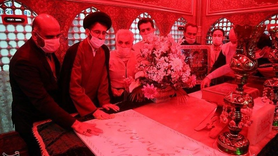 آیین غبار روبی ضریح امامزاده موسی مبرقع