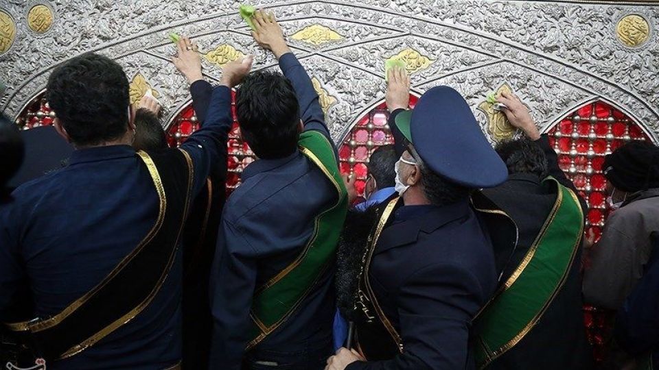 آیین غبار روبی ضریح امامزاده موسی مبرقع