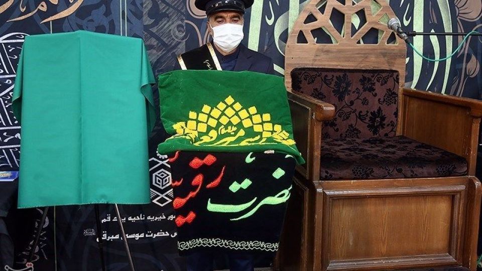 آیین غبار روبی ضریح امامزاده موسی مبرقع