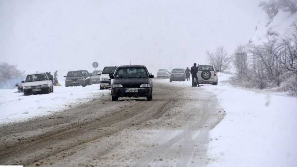 طبیعت سفیدپوش در روز زیبای برفی 