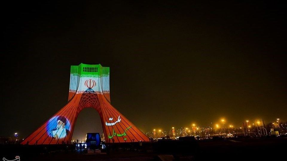 نقش اتحاد و همبستگی ملت ایران بر برج آزادی