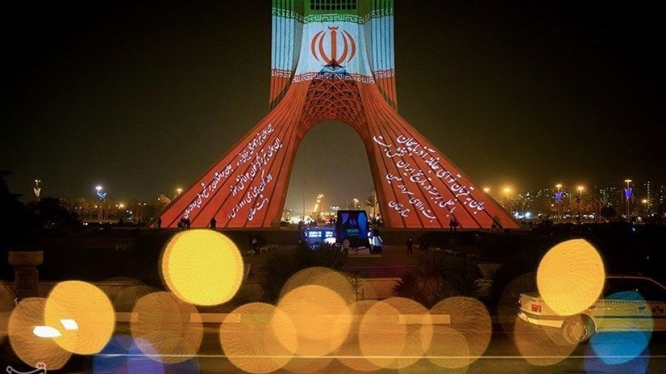 نقش اتحاد و همبستگی ملت ایران بر برج آزادی