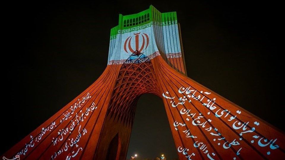 نقش اتحاد و همبستگی ملت ایران بر برج آزادی