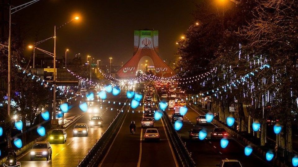 نقش اتحاد و همبستگی ملت ایران بر برج آزادی