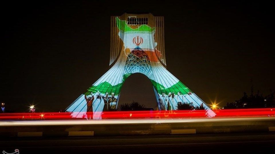 نقش اتحاد و همبستگی ملت ایران بر برج آزادی