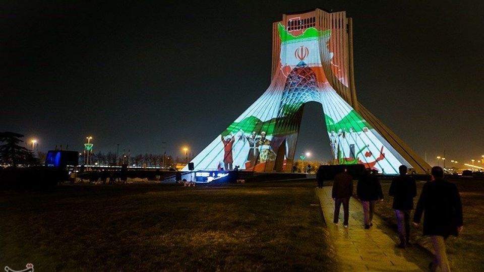 نقش اتحاد و همبستگی ملت ایران بر برج آزادی