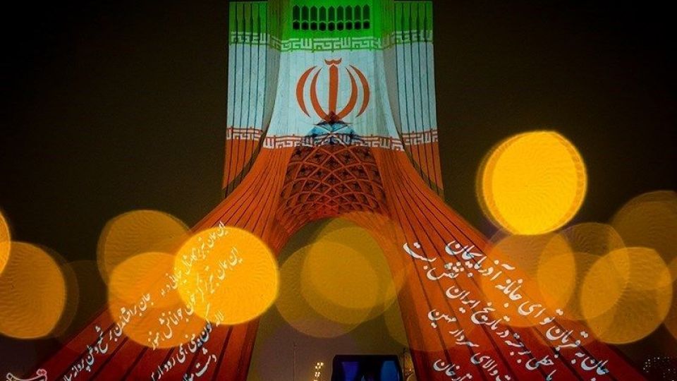 نقش اتحاد و همبستگی ملت ایران بر برج آزادی