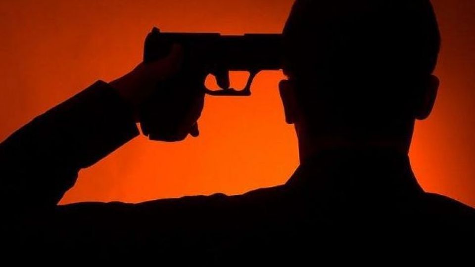 خودکشی نوجوان ۱۲ ساله در مقابل دوربین، با شلیک گلوله