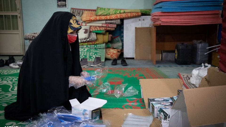 توزیع سبد مواد غذایی در آستانه شب یلدا