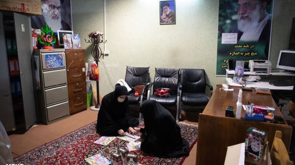 توزیع سبد مواد غذایی در آستانه شب یلدا