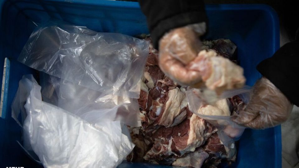 توزیع سبد مواد غذایی در آستانه شب یلدا