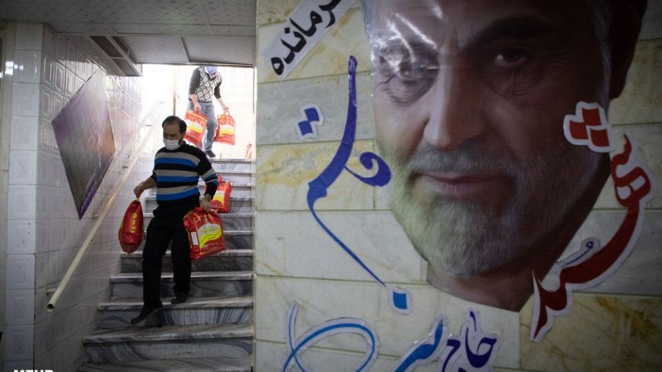 توزیع سبد مواد غذایی در آستانه شب یلدا