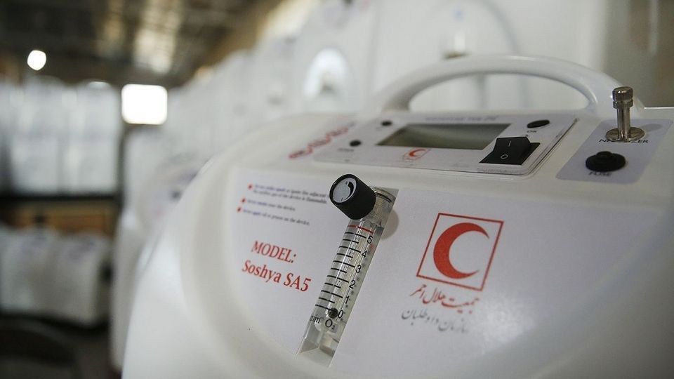 واگذاری ۴۰۰ دستگاه اکسیژن‌ساز صلیب سرخ به هلال‌احمر