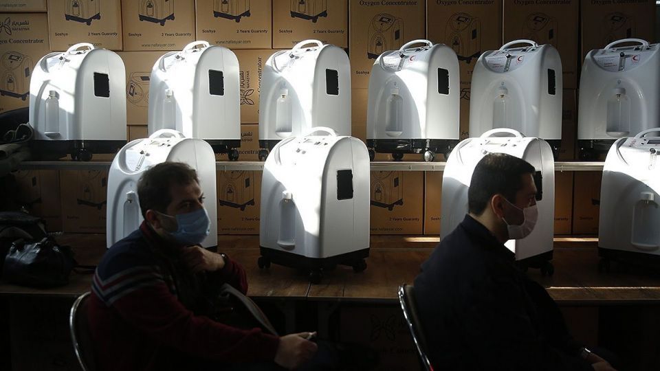 واگذاری ۴۰۰ دستگاه اکسیژن‌ساز صلیب سرخ به هلال‌احمر