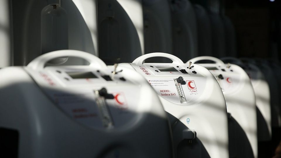 واگذاری ۴۰۰ دستگاه اکسیژن‌ساز صلیب سرخ به هلال‌احمر