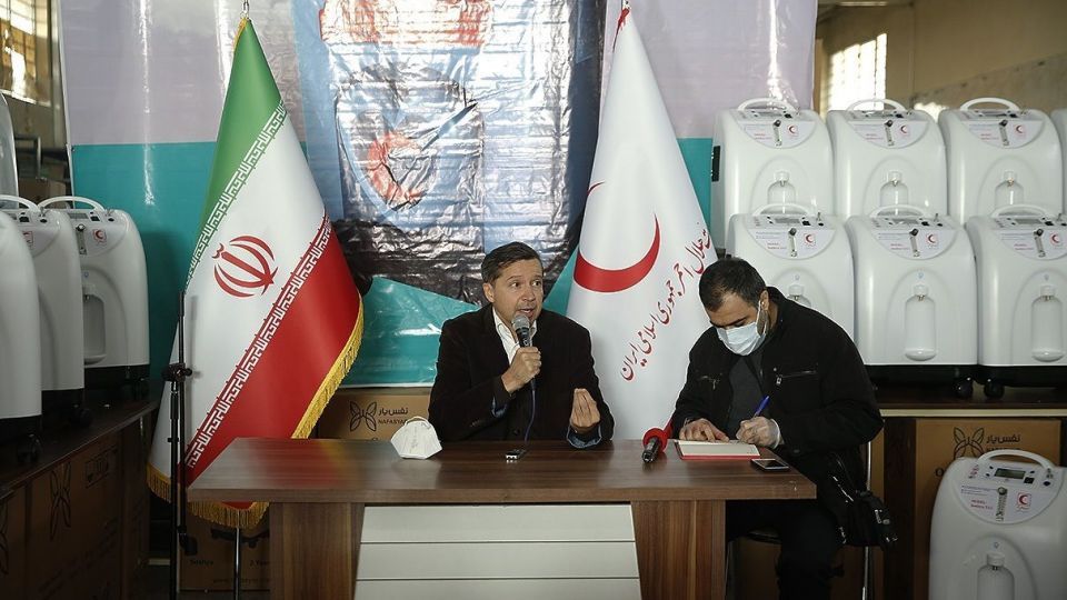 واگذاری ۴۰۰ دستگاه اکسیژن‌ساز صلیب سرخ به هلال‌احمر