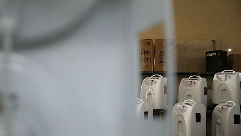 واگذاری ۴۰۰ دستگاه اکسیژن‌ساز صلیب سرخ به هلال‌احمر