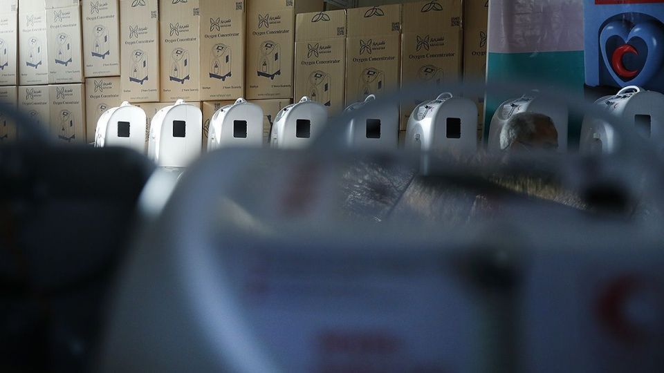 واگذاری ۴۰۰ دستگاه اکسیژن‌ساز صلیب سرخ به هلال‌احمر