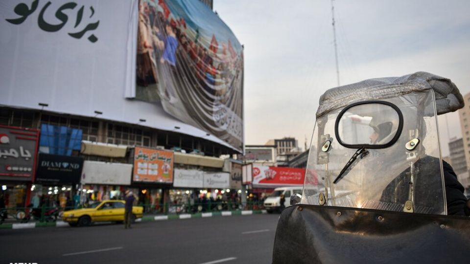رونمایی از طرح جدید دیوارنگاره میدان ولیعصر (عج)