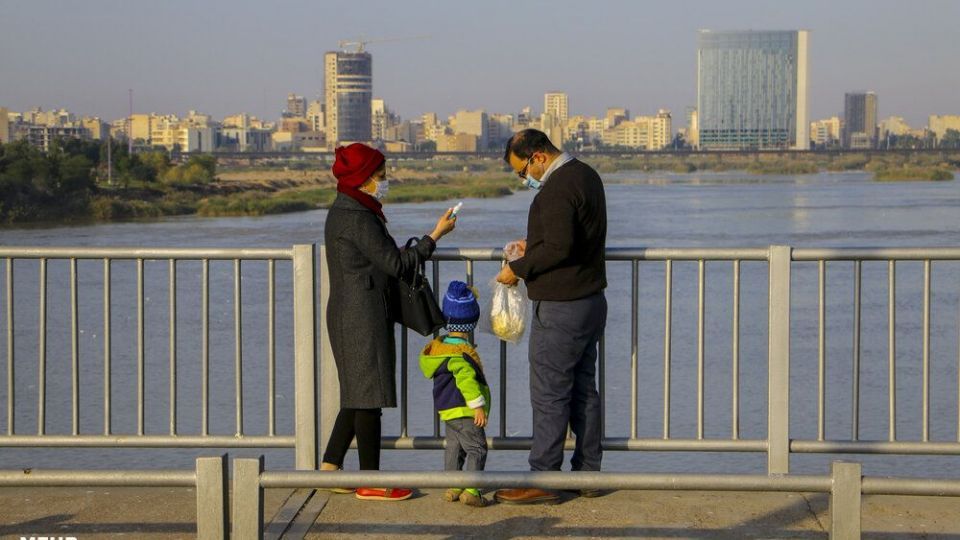 پذیرایی اهوازی ها از مرغ های ماهی خوار