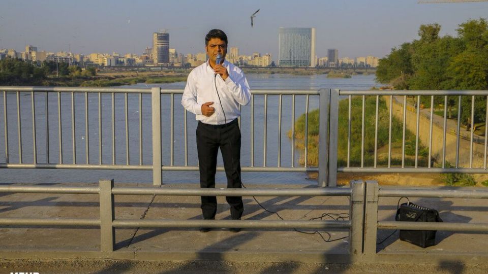 پذیرایی اهوازی ها از مرغ های ماهی خوار